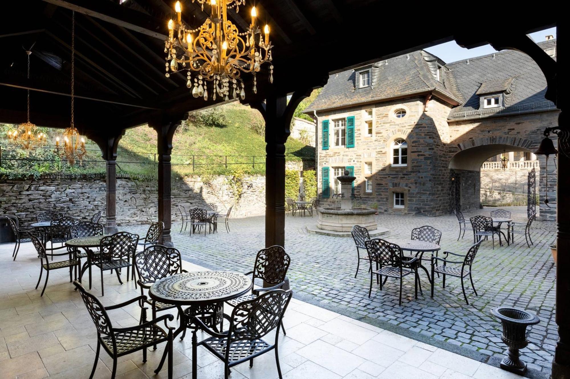 Schloss Lieser, Autograph Collection Exterior photo The courtyard of the Château de Culan