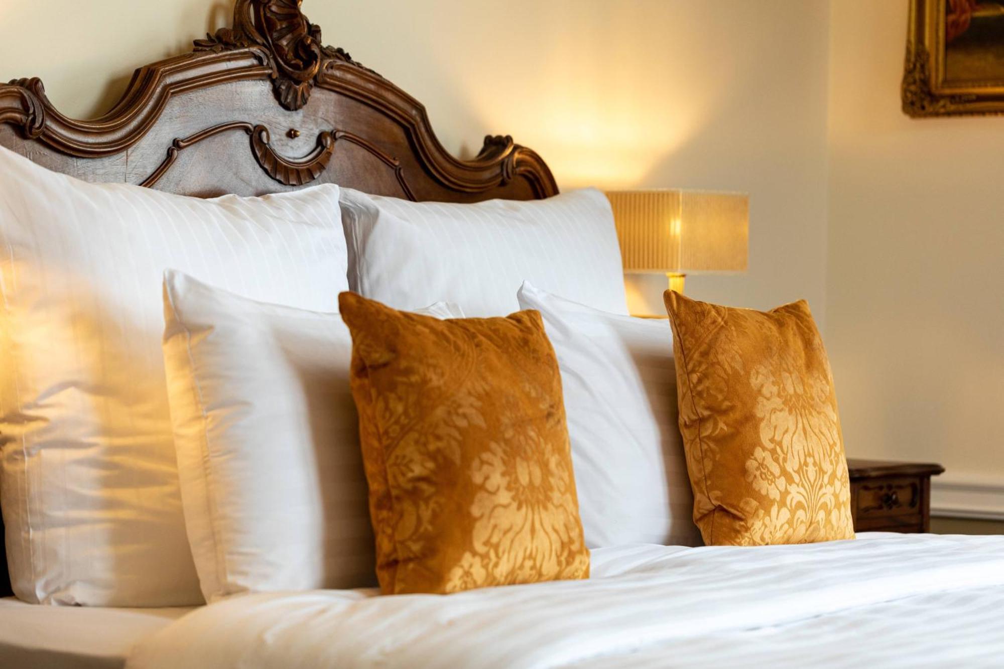 Schloss Lieser, Autograph Collection Exterior photo Pillows on a bed