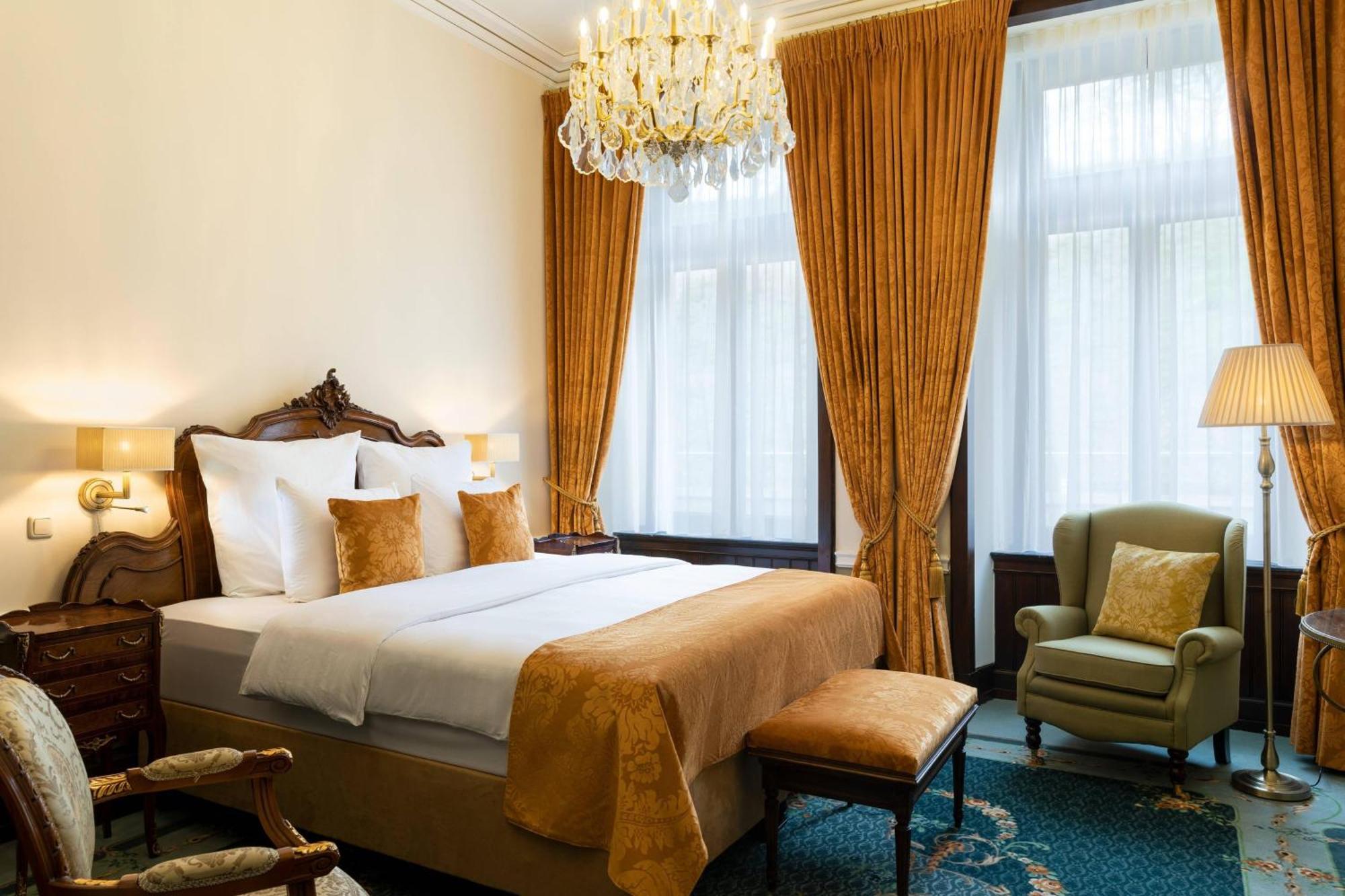 Schloss Lieser, Autograph Collection Exterior photo A room at the Hotel de Crillon